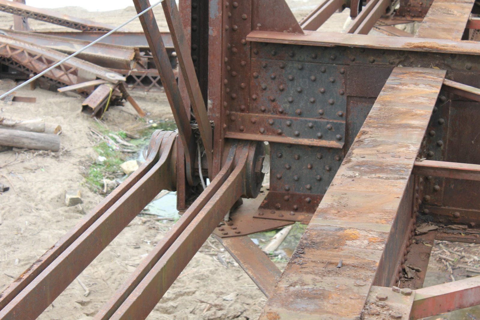Lower connection